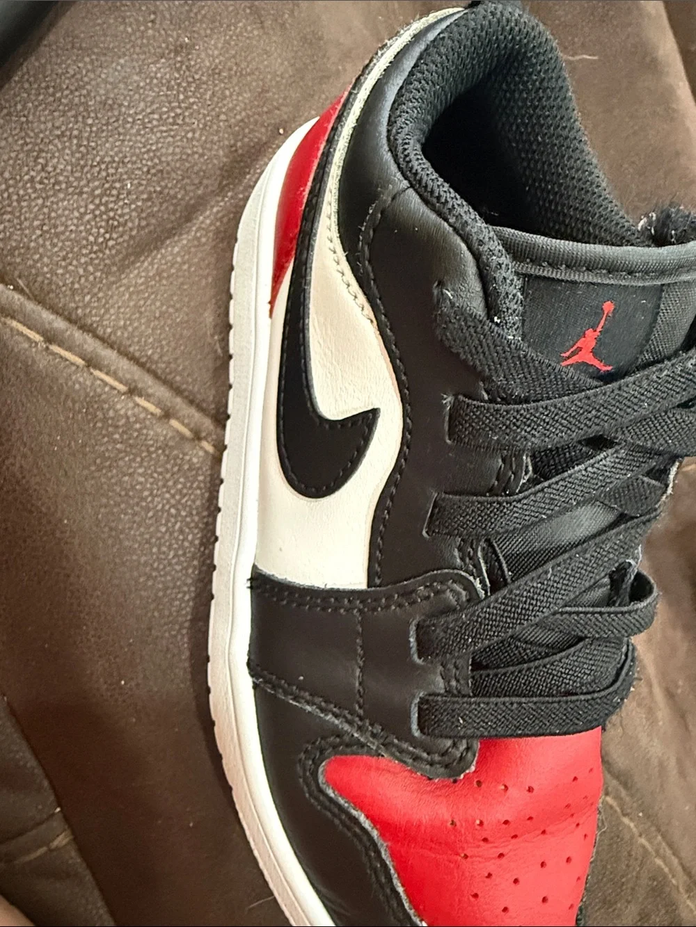 Nike Kids Low-Top Sneaker - Black White Red size 1 boys